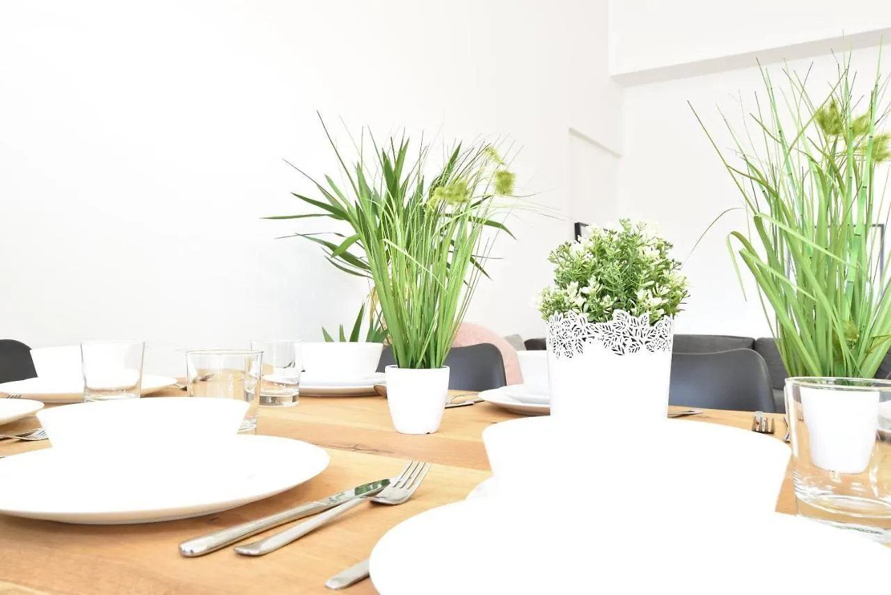Riesiges Zentrales Apartment Mit Parkplatz Innsbruck