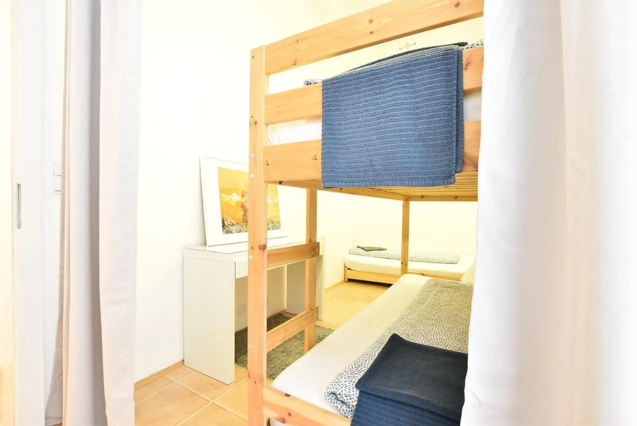 Riesiges Zentrales Apartment Mit Parkplatz Innsbruck