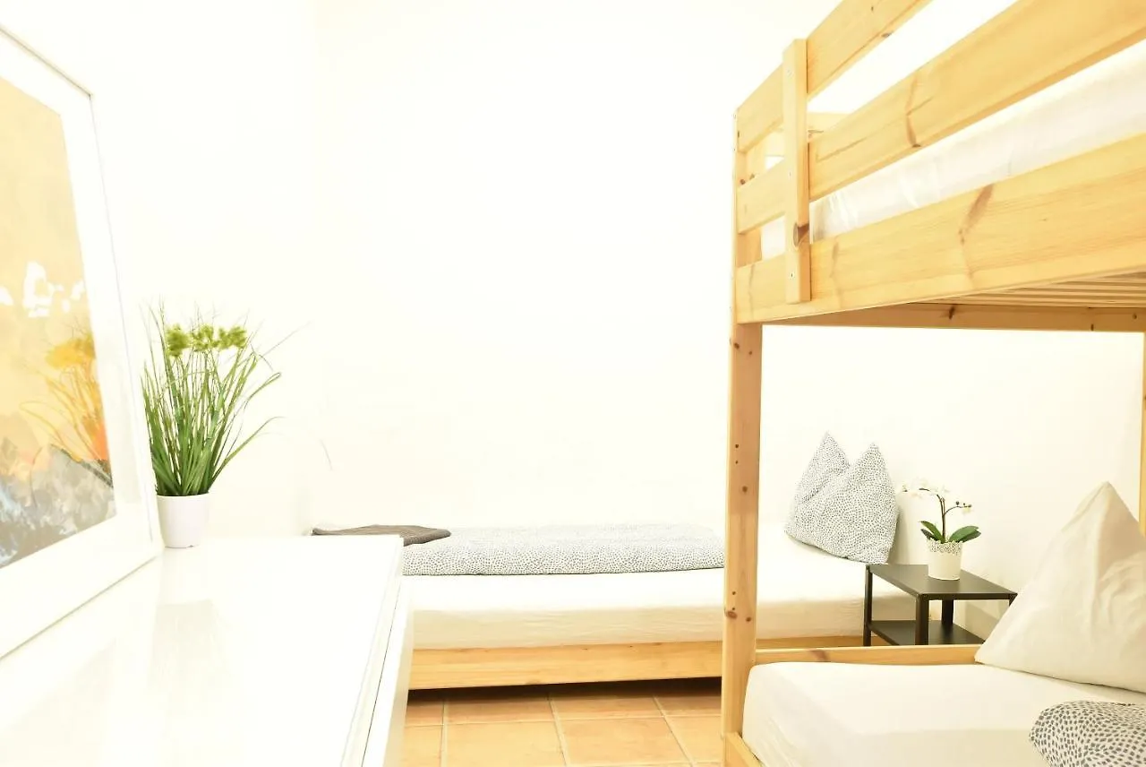 Riesiges Zentrales Apartment Mit Parkplatz Innsbruck